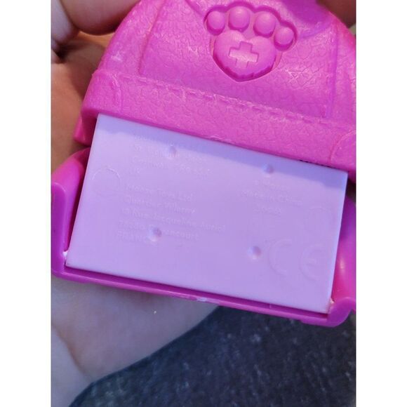 Moose pink vet carrier bag doll accessory toy figure - Picture 5 of 5